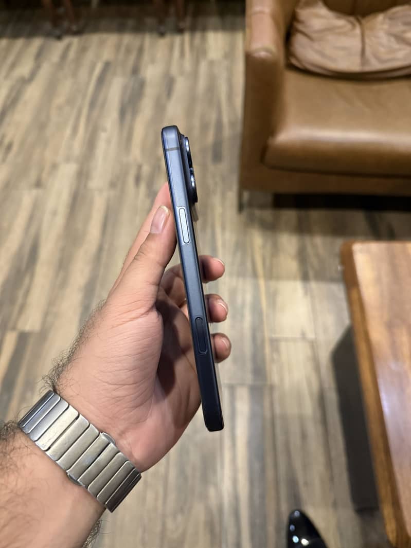 Apple iPhone 17 Pro Max 2