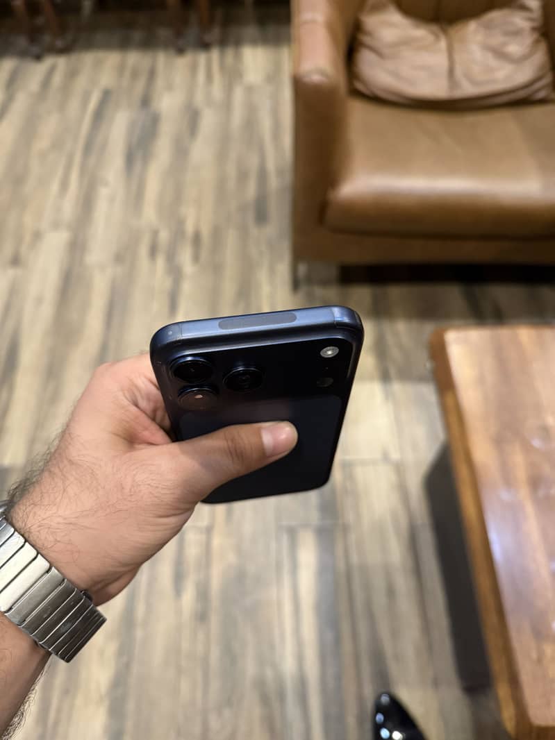 Apple iPhone 17 Pro Max 3