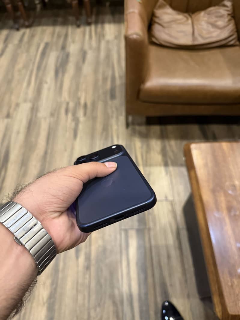Apple iPhone 17 Pro Max 4