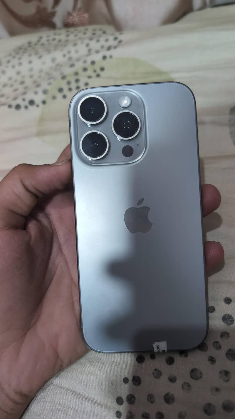 Apple iPhone 16 Pro 3
