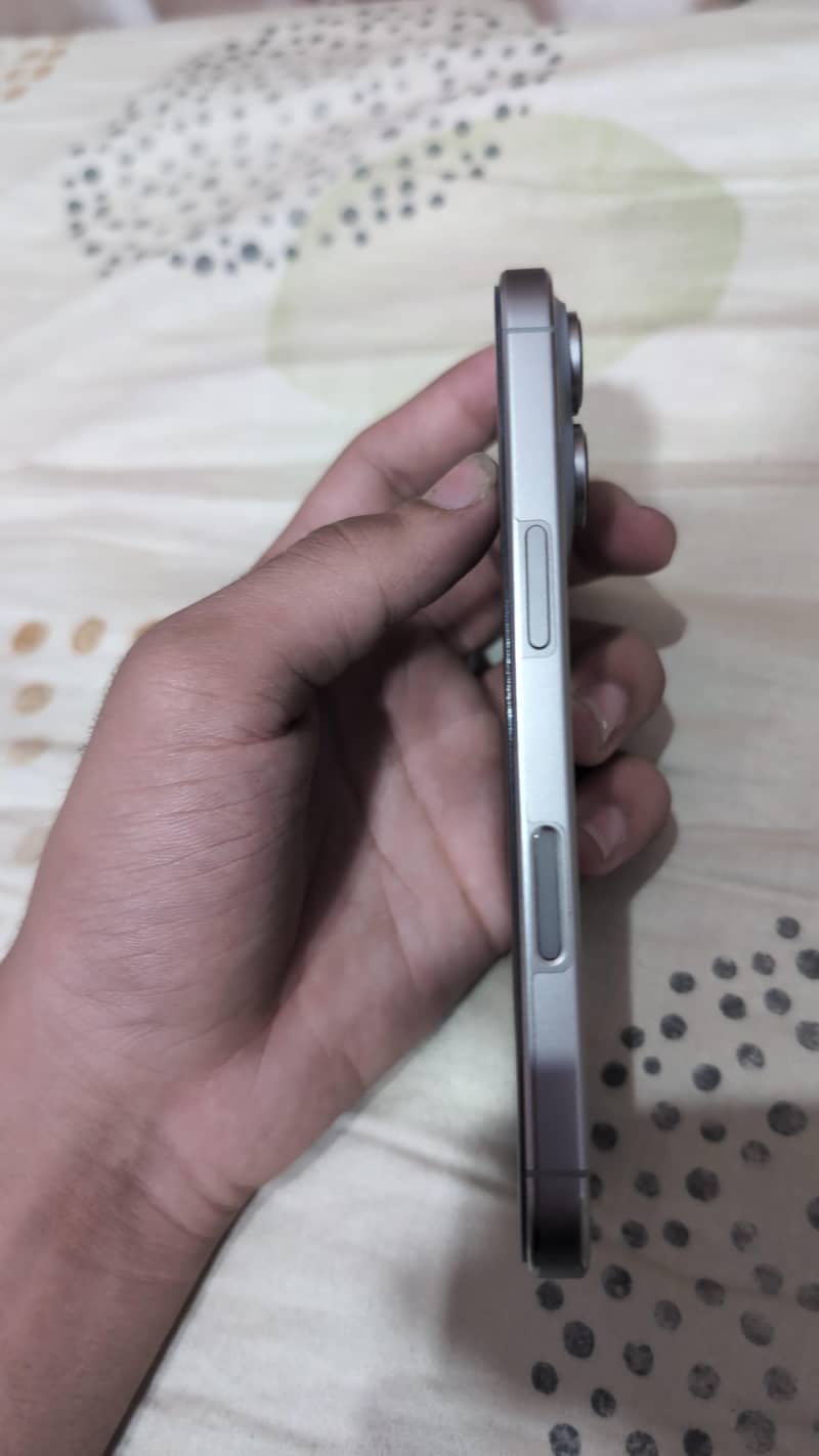 Apple iPhone 16 Pro 4