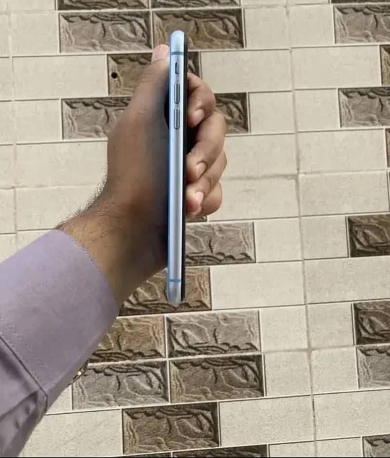 Apple iPhone XR 1