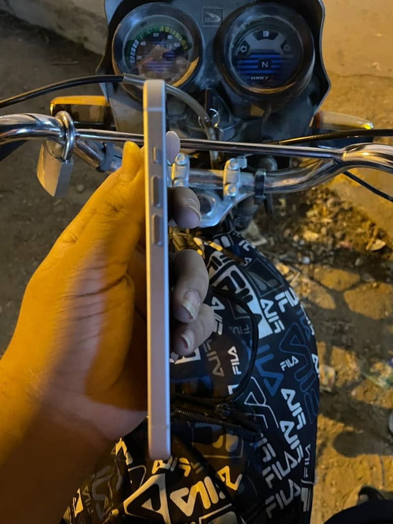 Apple iPhone 15 3