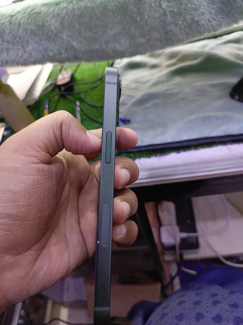 Apple iPhone 13 2
