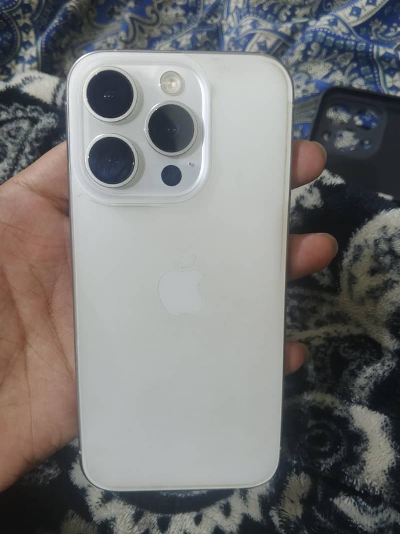 Apple iPhone 15 Pro 0
