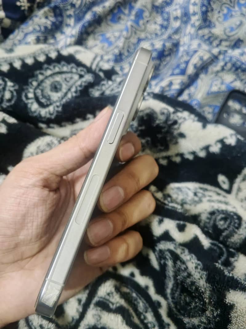 Apple iPhone 15 Pro 6