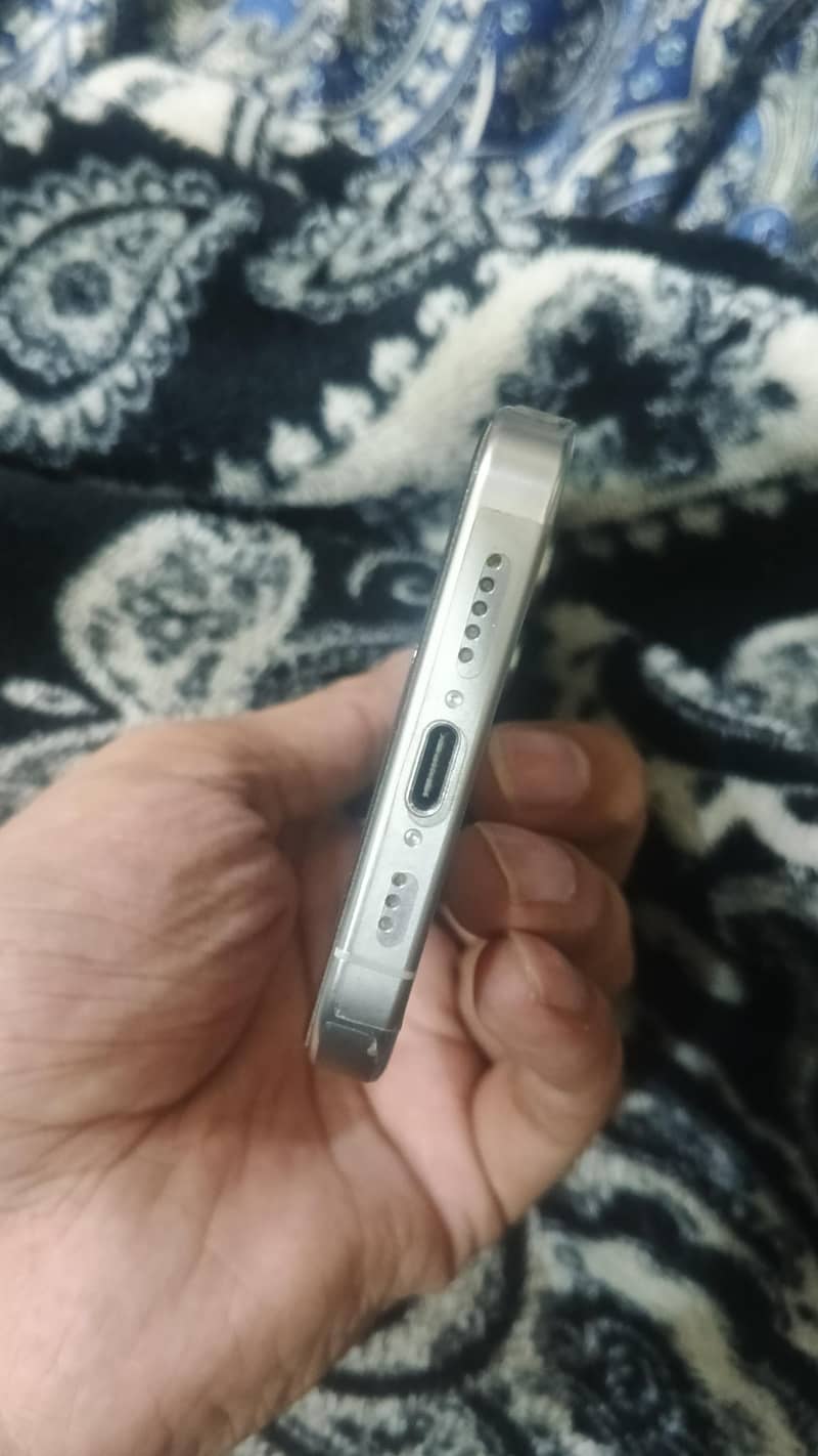 Apple iPhone 15 Pro 8