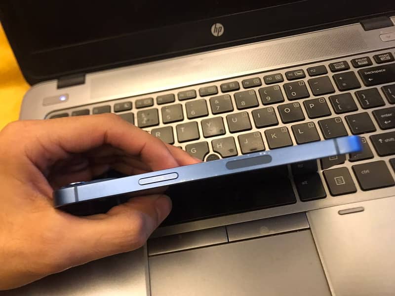 Apple iPhone 13 1