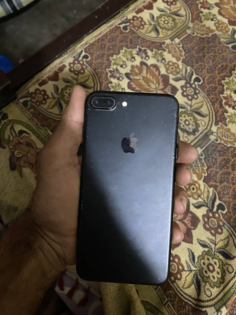 Apple iPhone 7 Plus 1