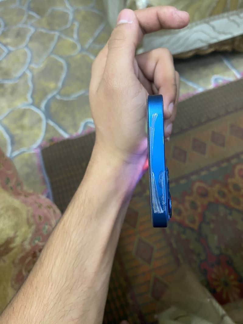 Apple iPhone 13 4