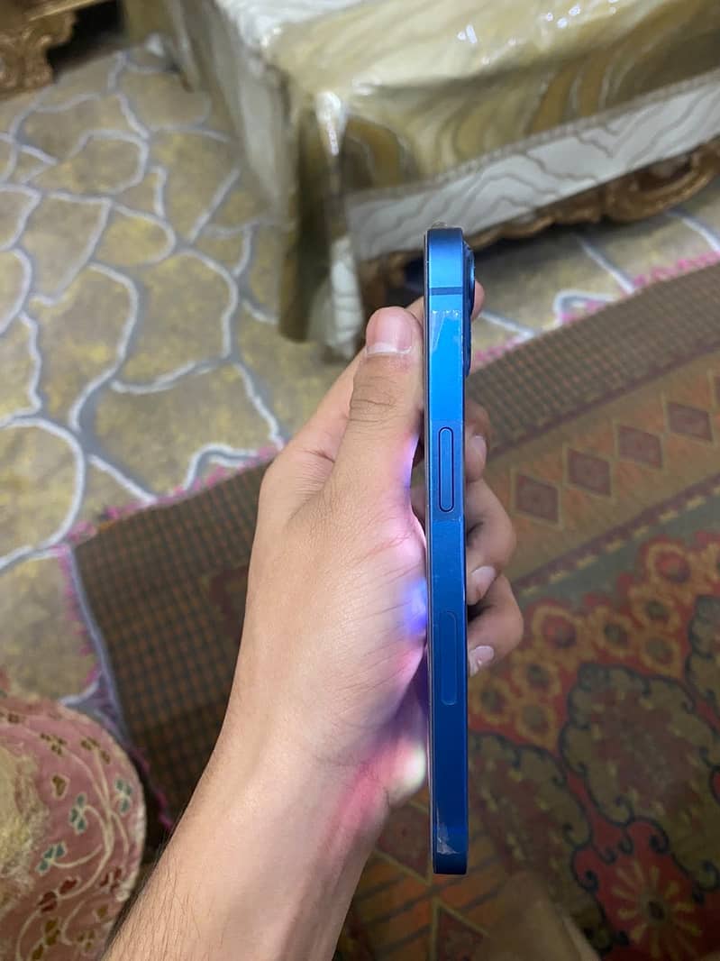 Apple iPhone 13 5