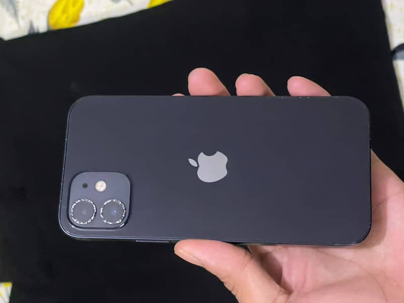 Apple iPhone 12 4