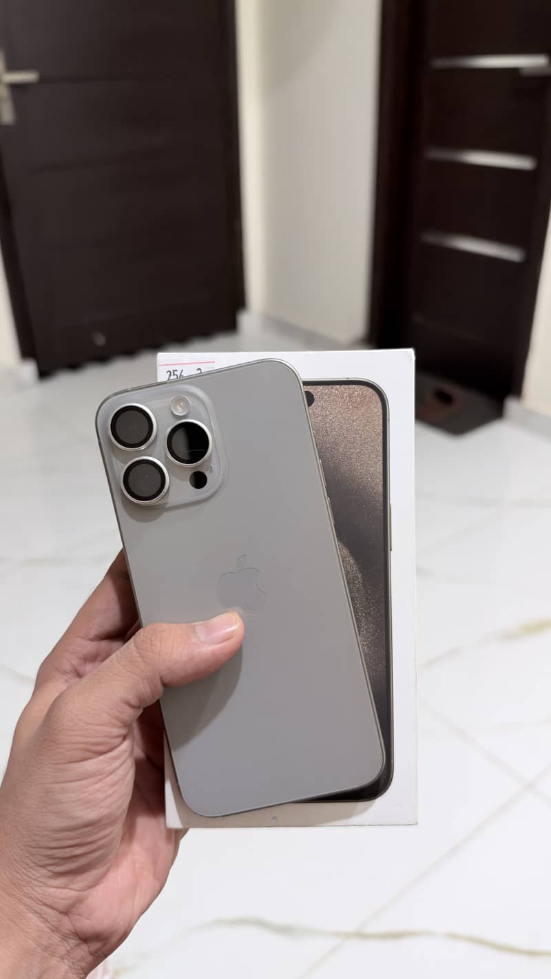 Apple iPhone 15 Pro Max 0