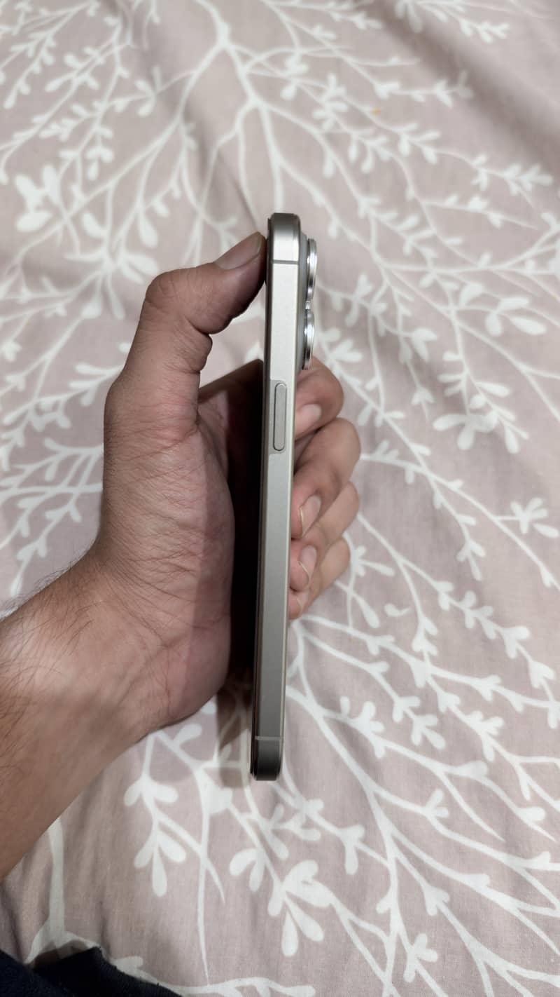 Apple iPhone 15 Pro Max 2