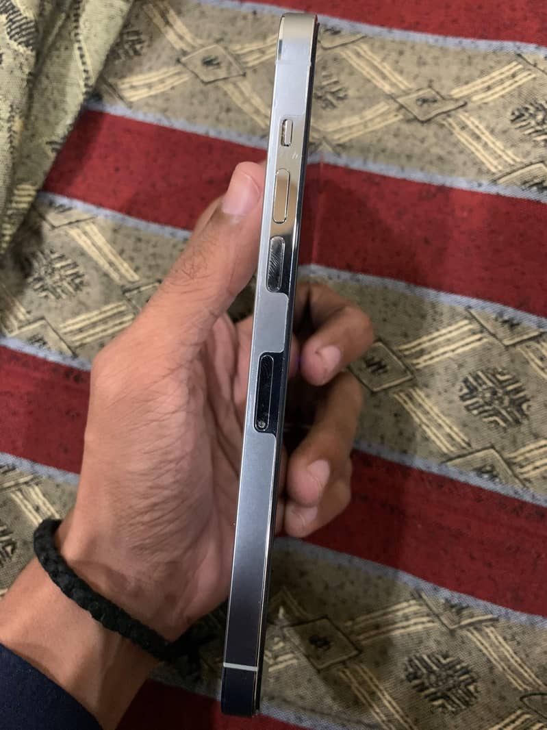 Apple iPhone 14 Pro Max 3