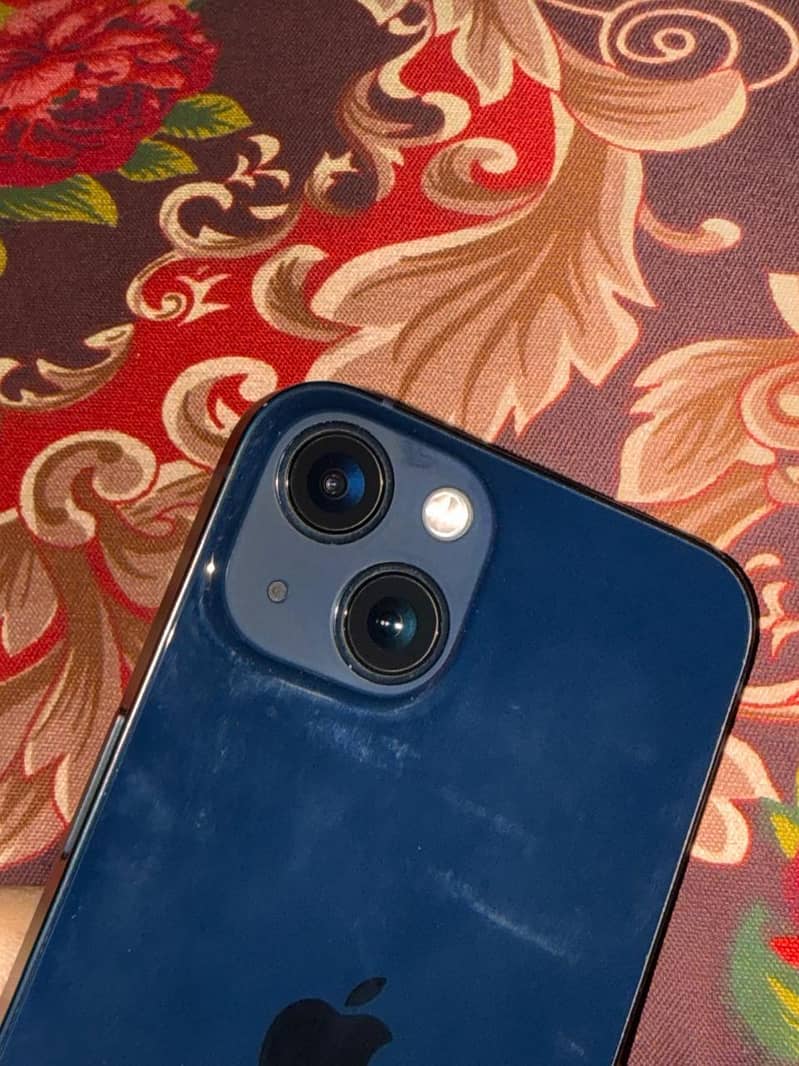 Apple iPhone 13 JV 1