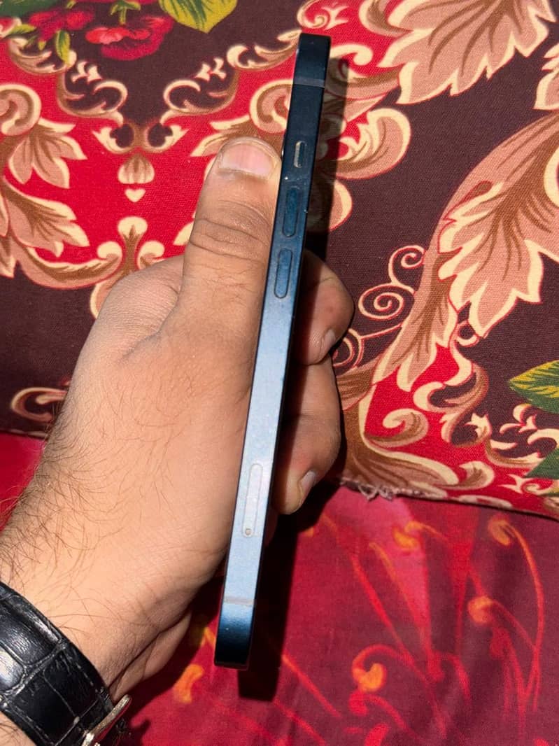 Apple iPhone 13 JV 4