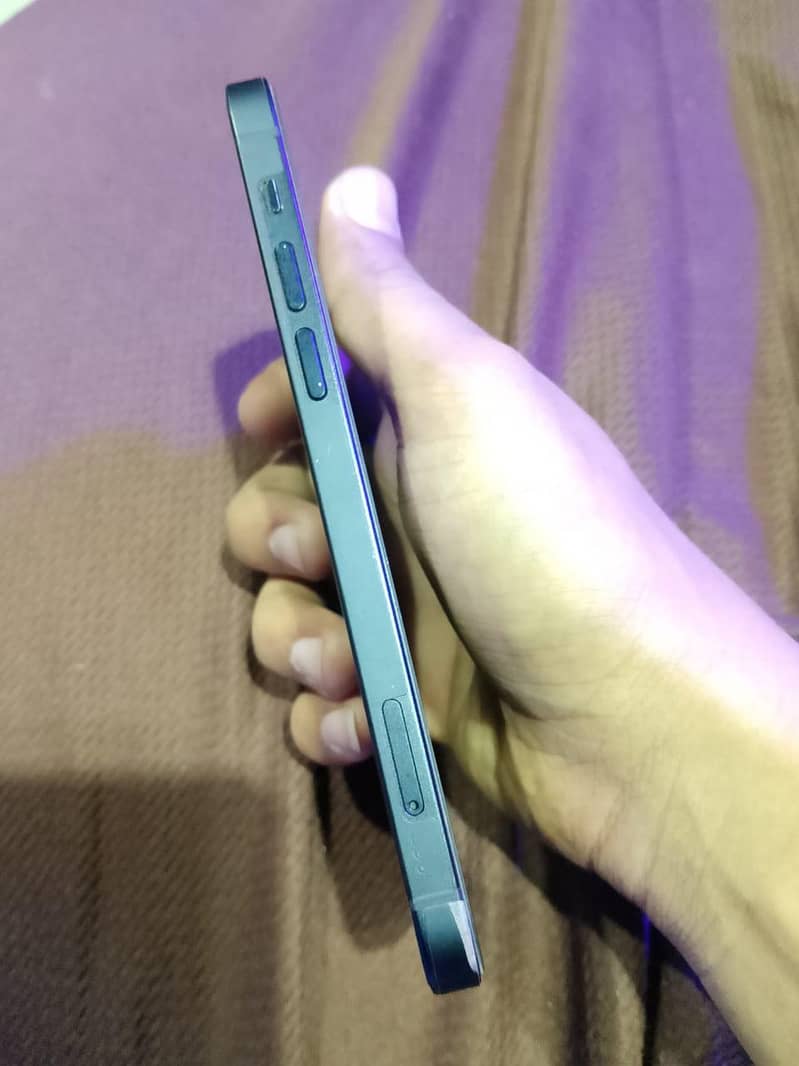 Apple iPhone 12 3