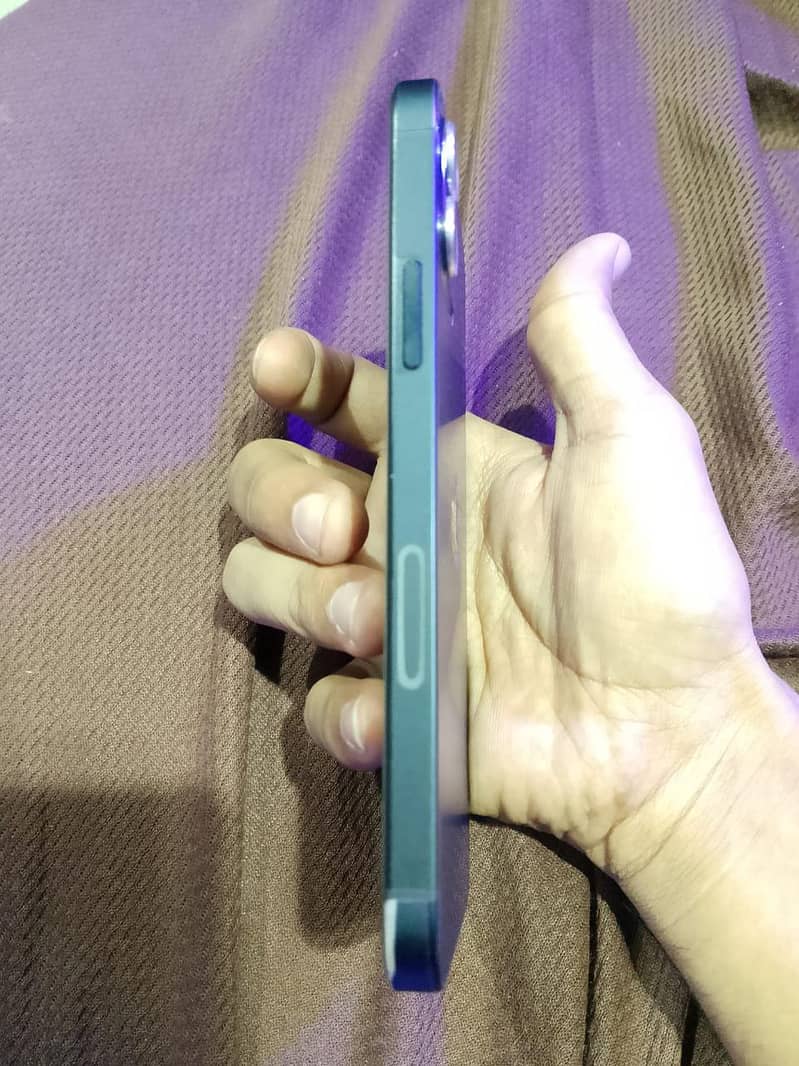 Apple iPhone 12 6