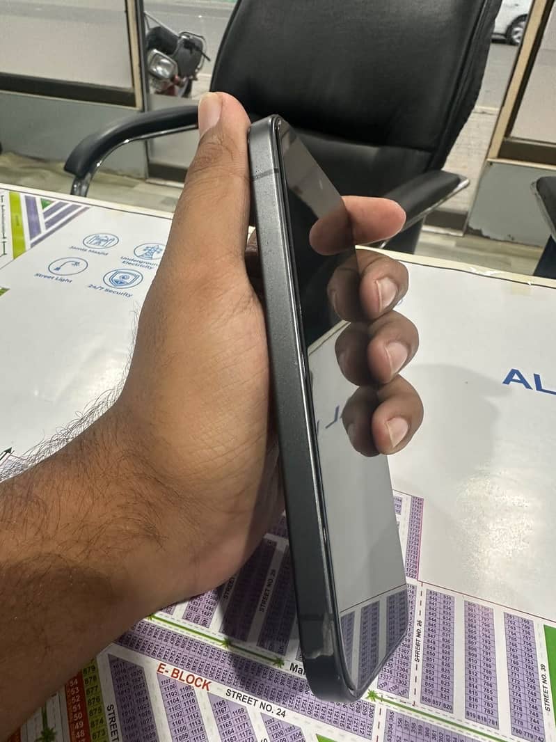 Google Pixel 9 4