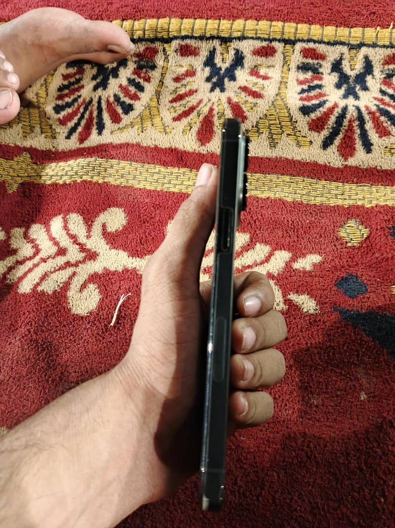Apple iPhone 14 Pro Max 1