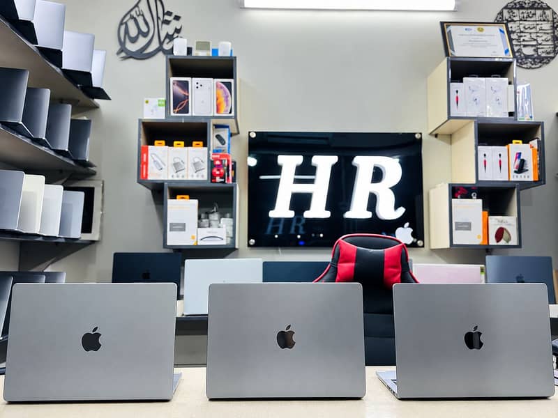 Macbook Pro {M1 Pro,2021} 16/512 14 Core GPU just like new 15 hrs BT ...