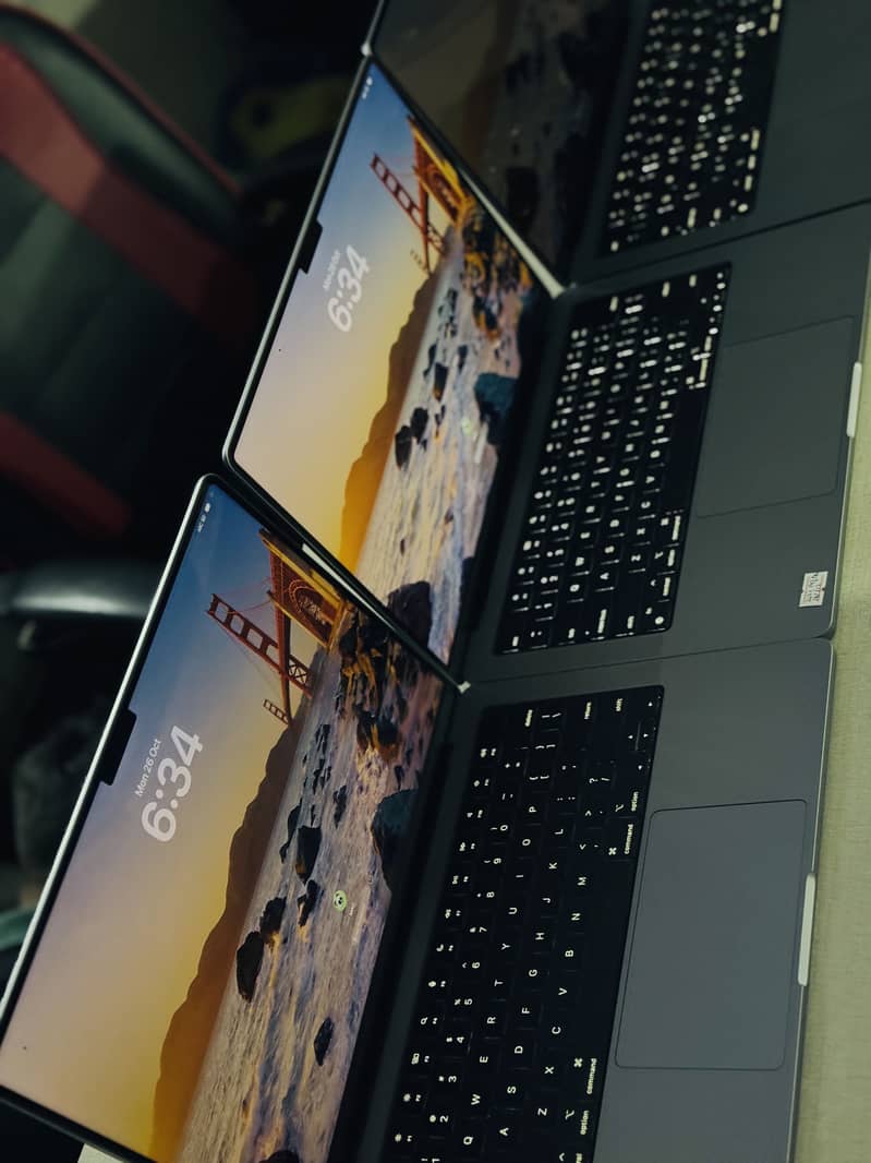 Macbook Pro {M1 Pro,2021} 16/512 14 Core GPU just like new 15 hrs BT ...