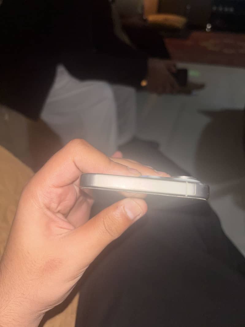 Apple iPhone 15 Pro Max 4