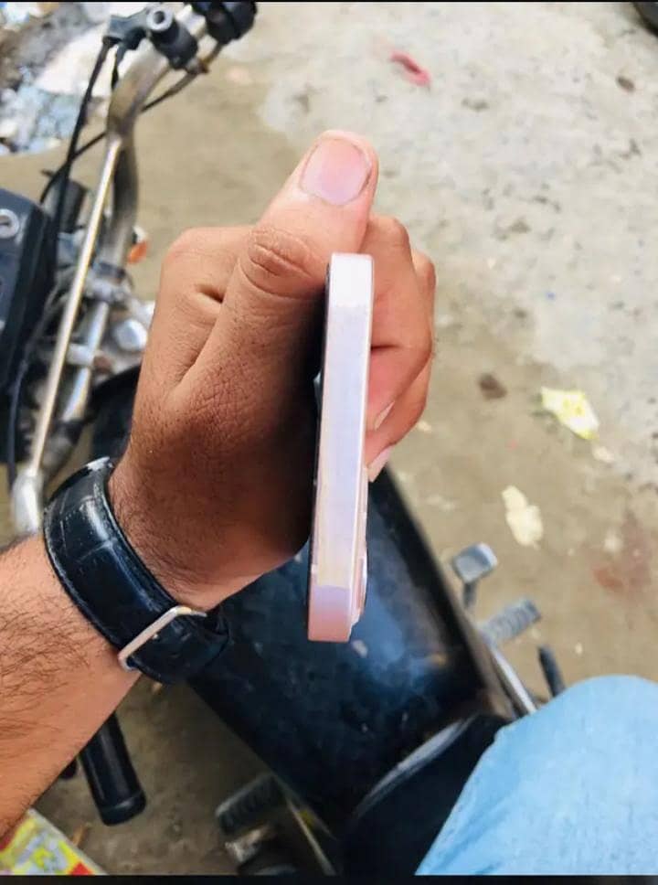 Apple iPhone 13 1