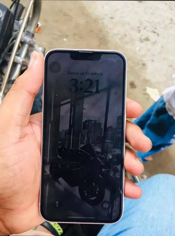 Apple iPhone 13 3