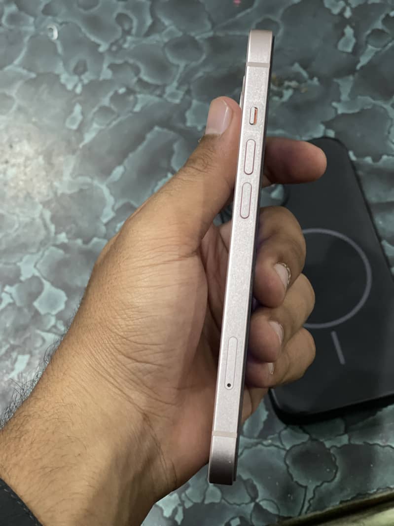 Apple iPhone 13 1