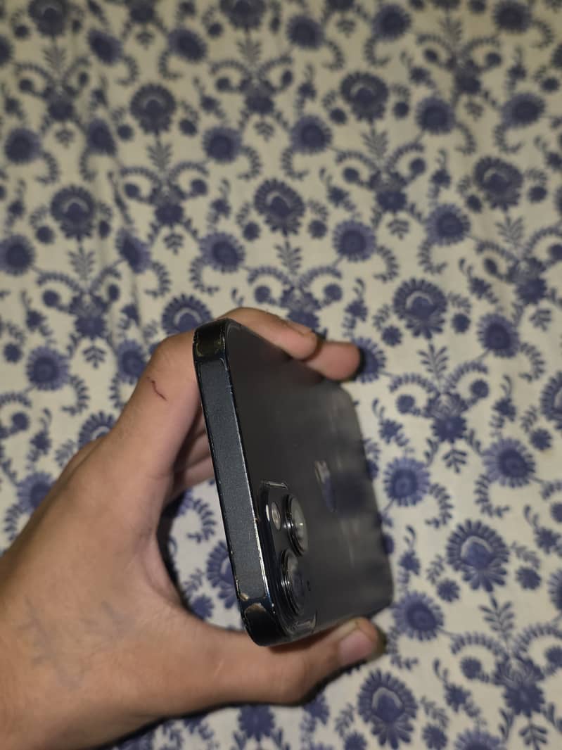 Apple iPhone 13 2