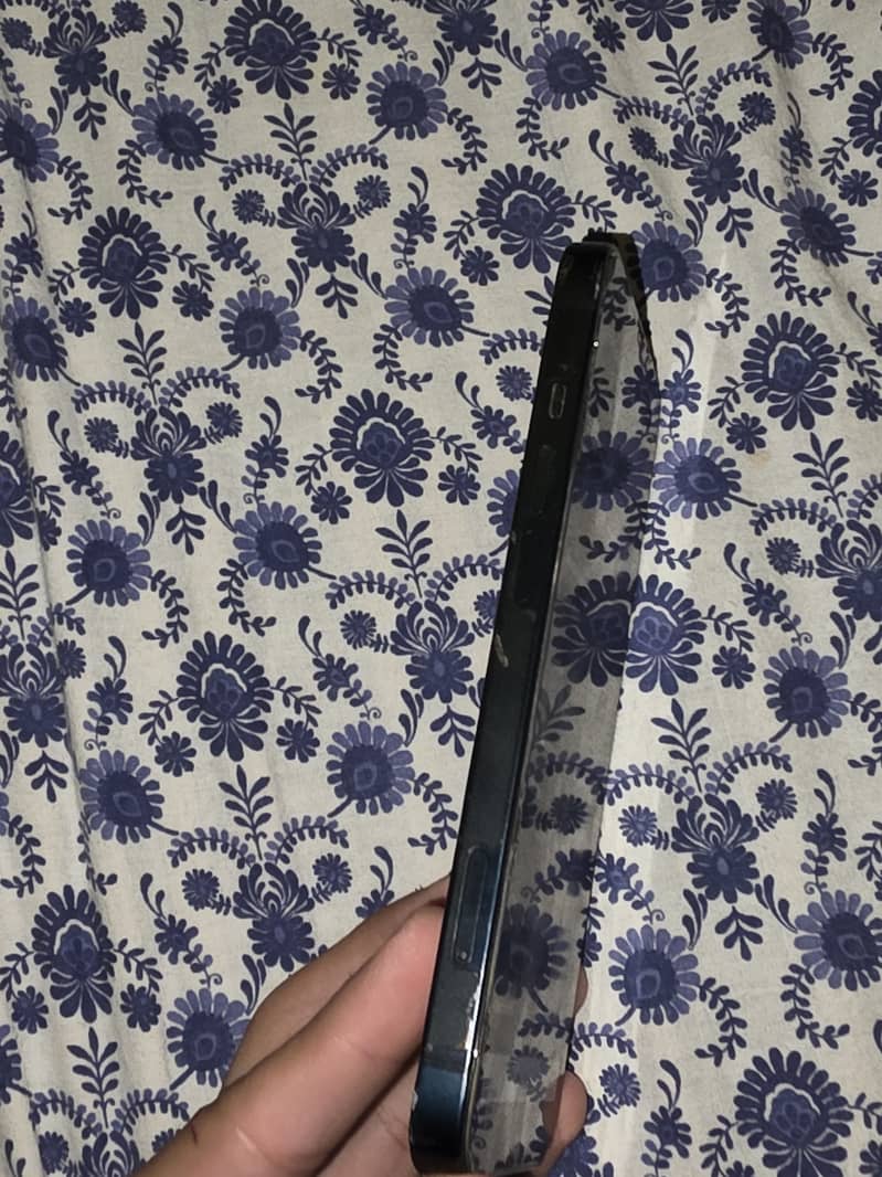 Apple iPhone 13 3