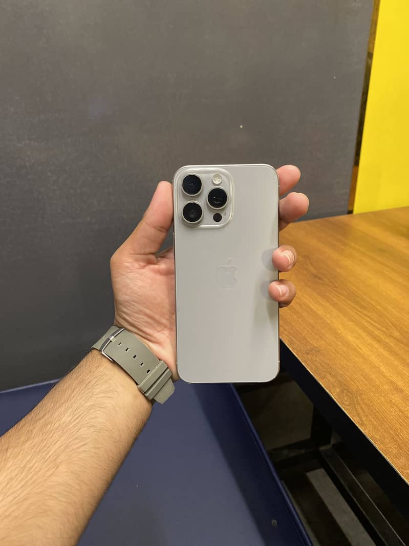 Apple iPhone 15 Pro Max 0