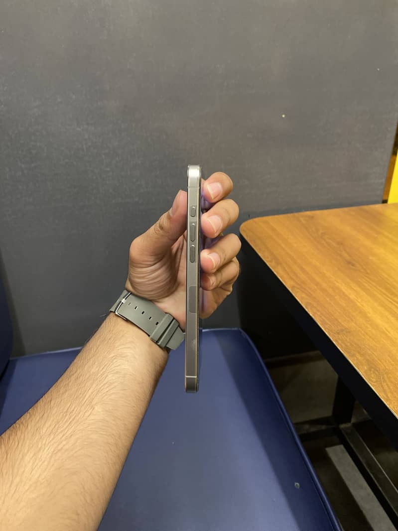 Apple iPhone 15 Pro Max 3