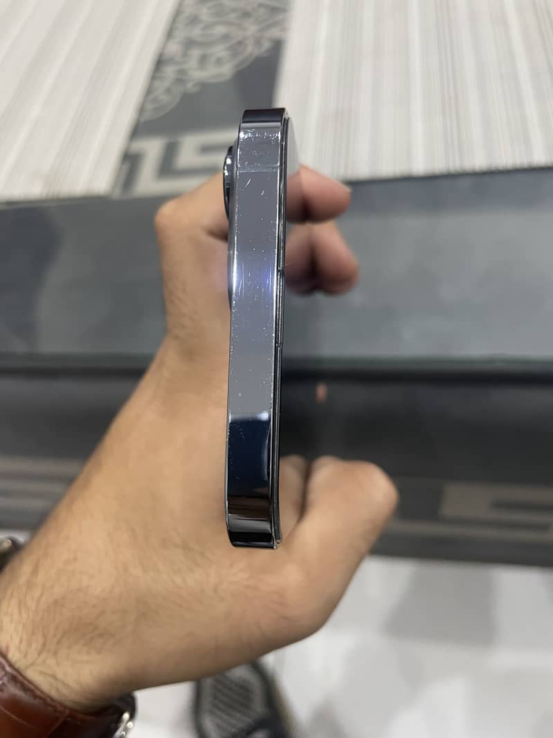 Apple iPhone 13 Pro Max 2
