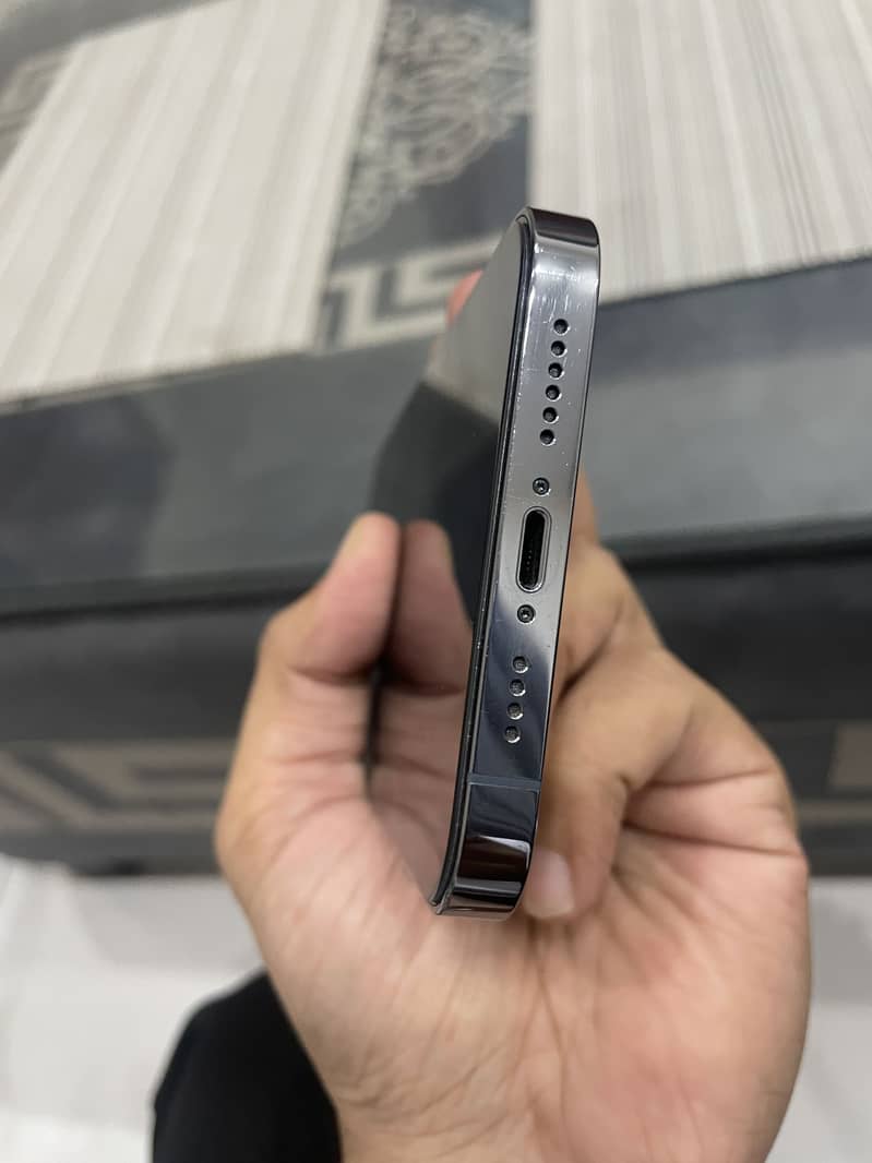 Apple iPhone 13 Pro Max 4