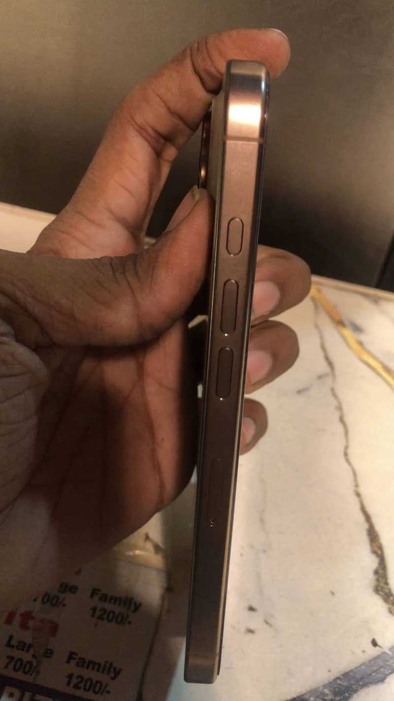 Apple iPhone 16 Pro 1