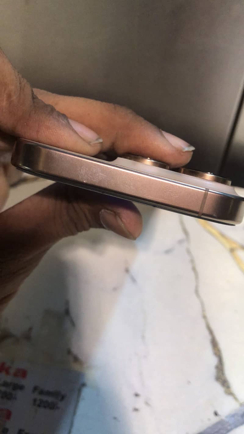 Apple iPhone 16 Pro 4