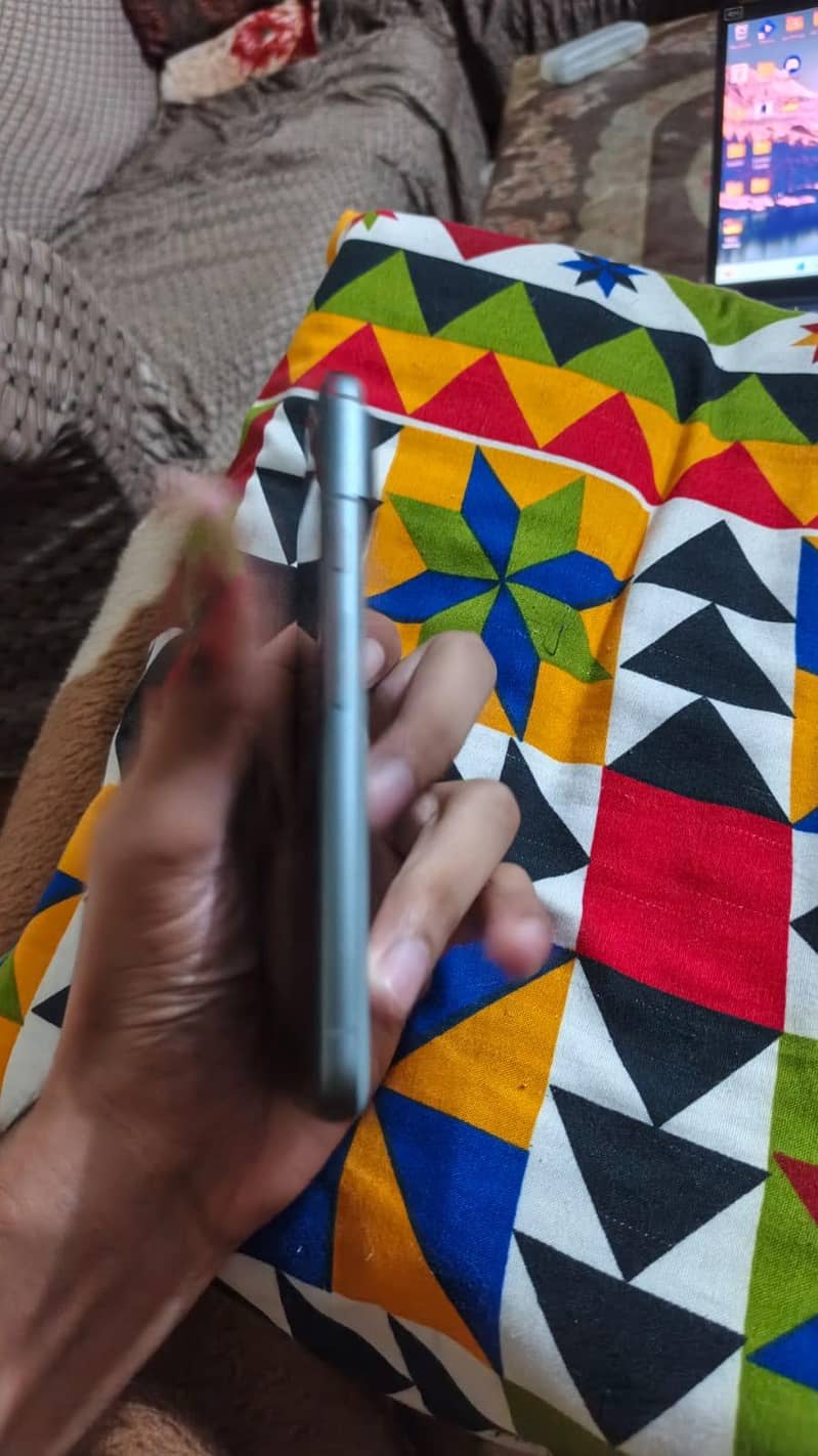Google Pixel 8 4