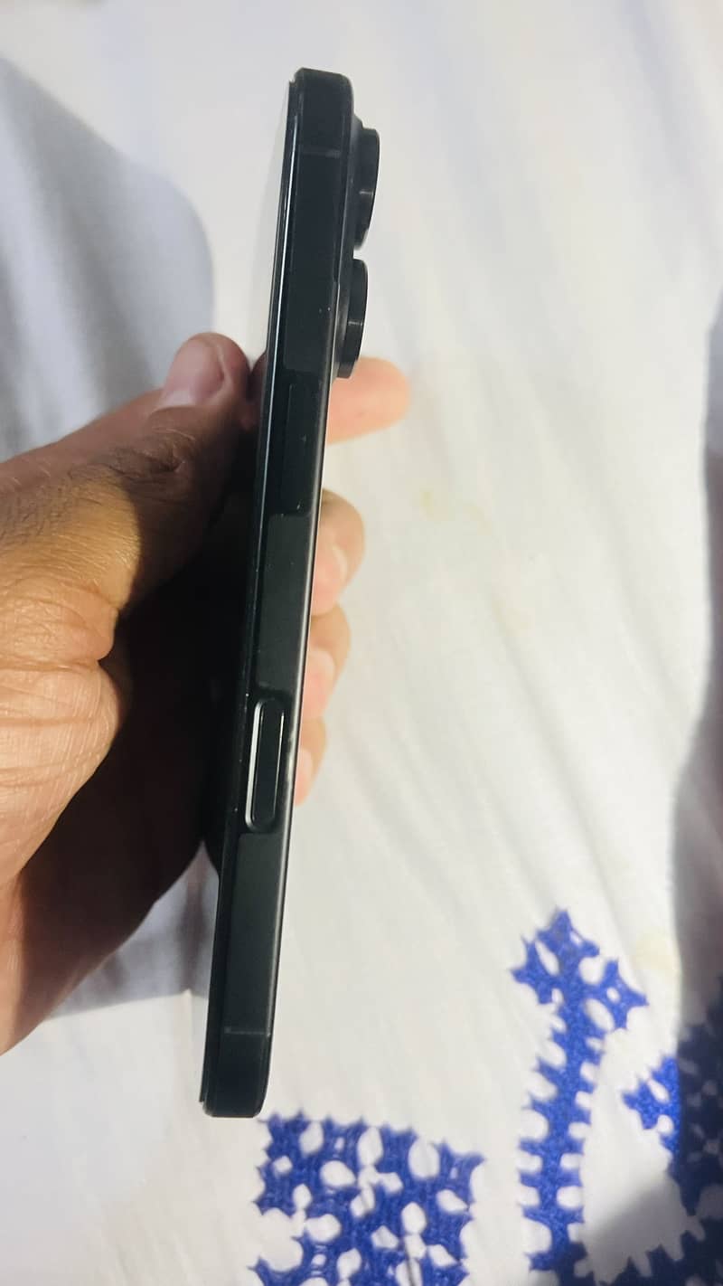 Apple iPhone 16 Pro 0