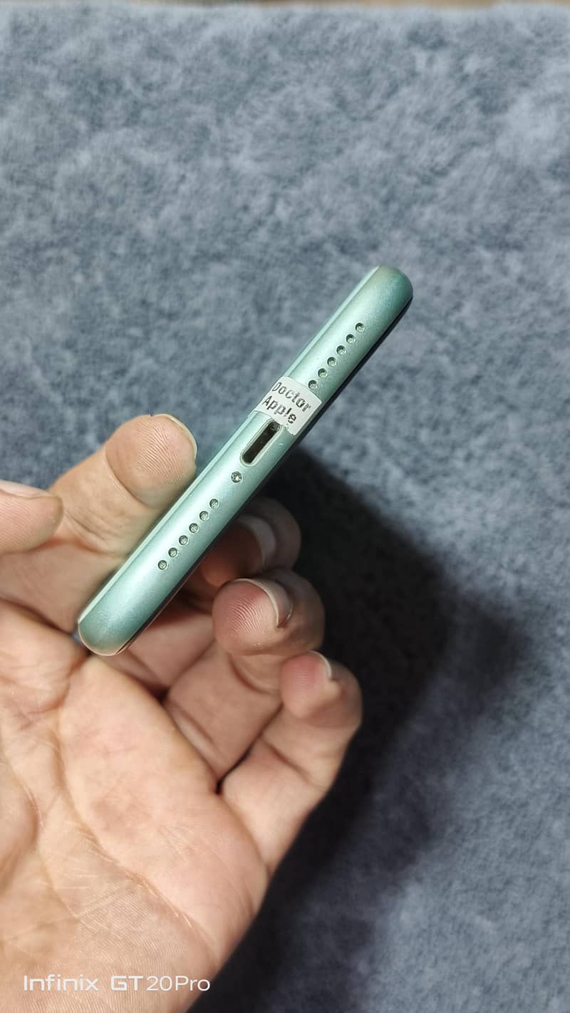 iPhone 11 4