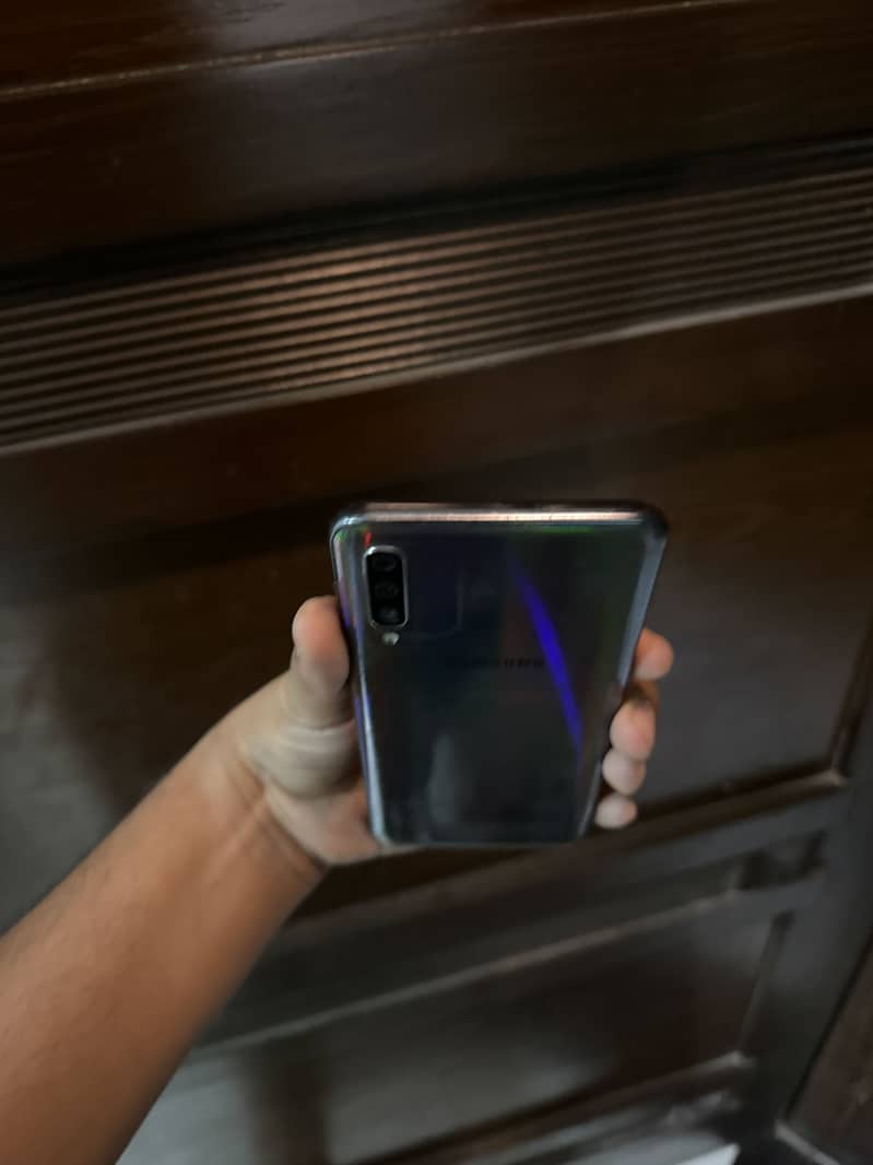 Samsung Mobile A50 2