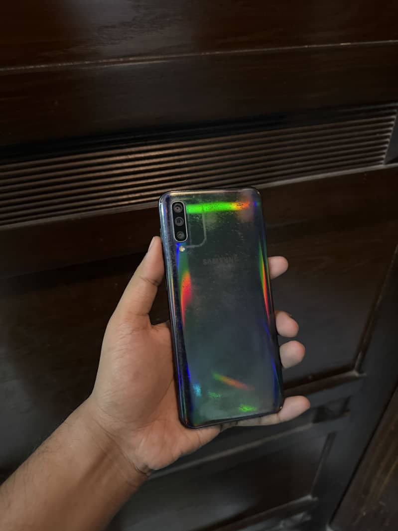 Samsung Mobile A50 6