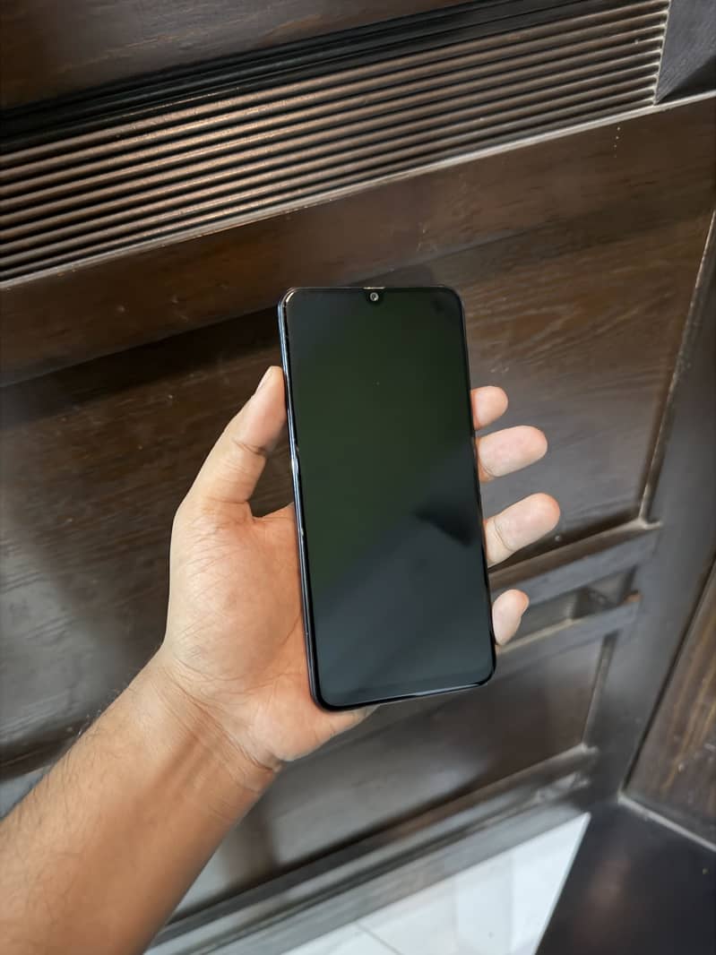 Samsung Mobile A50 8