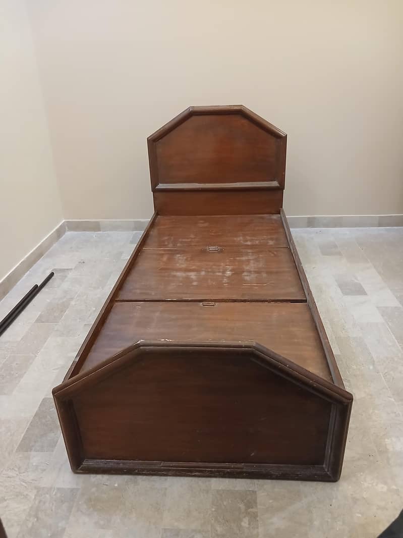 Single Bed with Single Sight Table 2