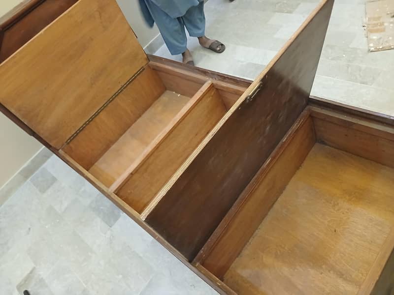 Single Bed with Single Sight Table 3