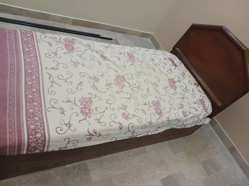Single Bed with Single Sight Table 4