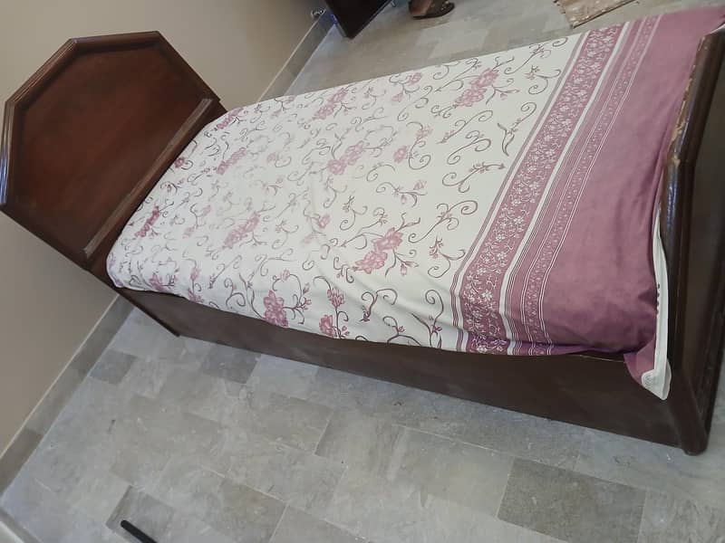 Single Bed with Single Sight Table 5