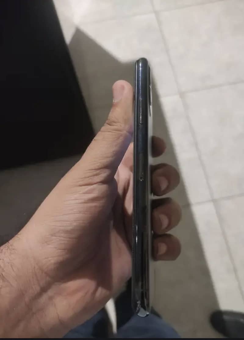 Apple iPhone 11 Pro Max 4